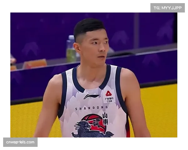 山东队进攻持续乏力外线手感冰凉，上半场落后14分